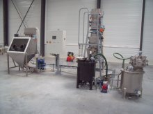 Manual sack dumping unit and pneumatic conveying